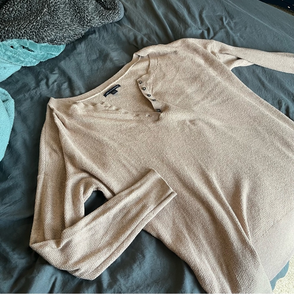 American Eagle Light Sweater